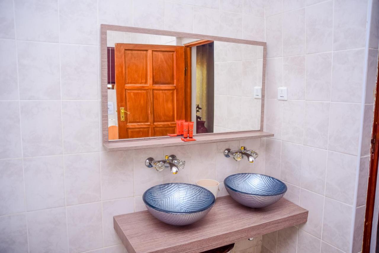 גאבורון African Home Hotel מראה חיצוני תמונה