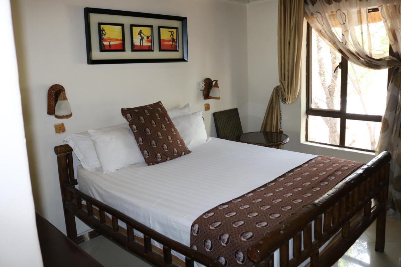 גאבורון African Home Hotel מראה חיצוני תמונה