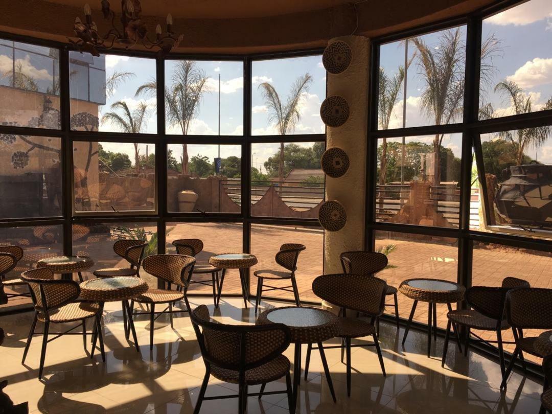 גאבורון African Home Hotel מראה חיצוני תמונה